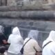 viral!-kelompok-orang-bersorban-putih-dzikir-di-candi-prambanan