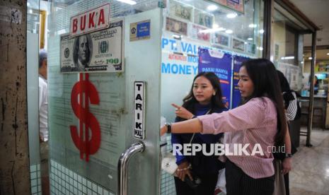 Rupiah Menguat Tipis, Pelonggaran Kebijakan dan Bencana Mengintai