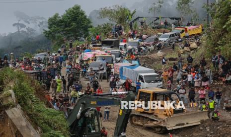 TNI Perbaiki Jalan KKA, Sembako Takengon Terhambat Konvoi GAM