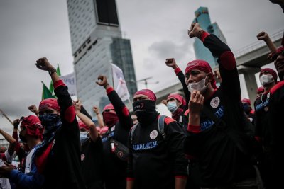 Buruh Geruduk Jakarta, Tuntut Kenaikan UMP dan Cabut UMSK!