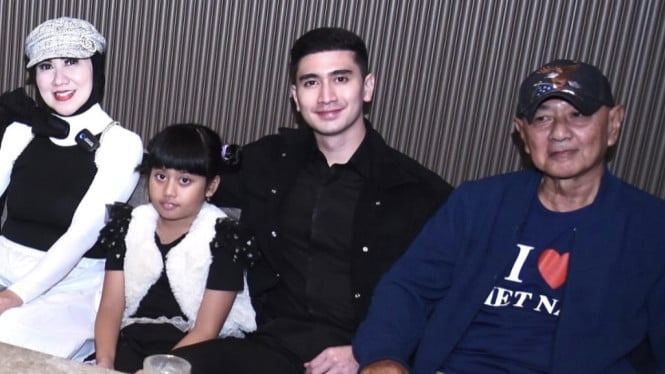 Venna Melinda Unggah Kesedihan Mendalam, Ayahanda Meninggal Saat Dirinya Berlibur