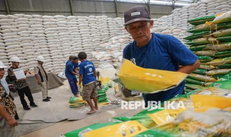 Swasembada Beras Dongkrak Stok Nasional, Tekan Harga Global!