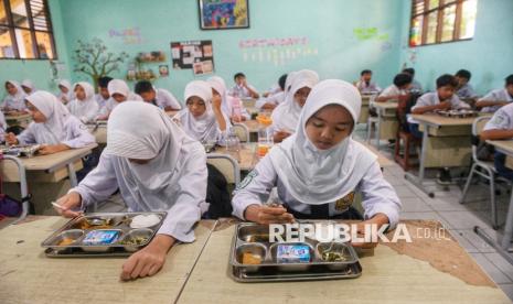 bgn-libatkan-guru-dan-mahasiswa-berikan-edukasi-gizi-di-sekolah-penerima-mbg