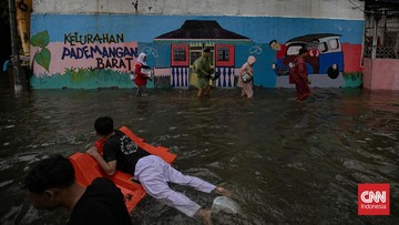 Banjir Landa Jakarta Utara, Ribuan Warga Mengungsi, Jalan Terendam!
