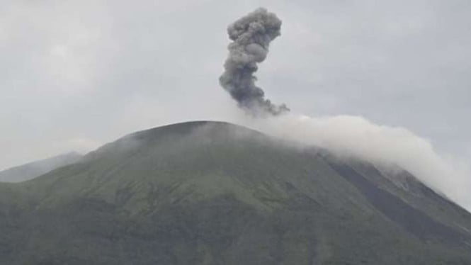 Gunung Ile Lewotolok Meletus 341 Kali dalam Sehari