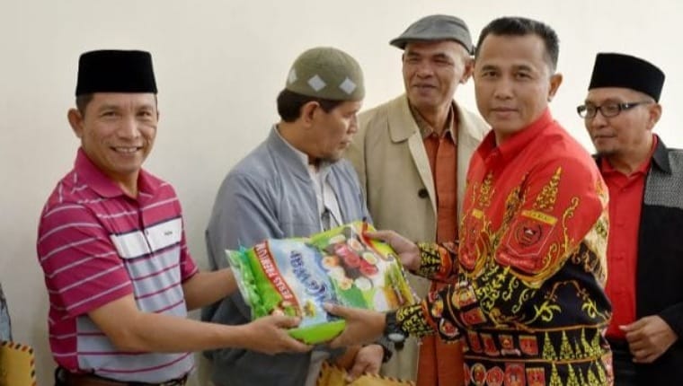 IKLA Riau Ulurkan Tangan, Bantu Korban Banjir Agam Bangkit