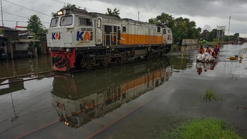 Banjir Semarang Lumpuhkan Jalur, Puluhan Kereta Batal Berangkat dari Jakarta