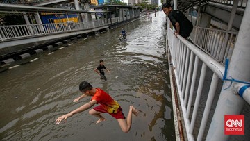 Banjir Jakarta Lumpuhkan Puluhan RT dan Jalan, BPBD Sigap Bertindak