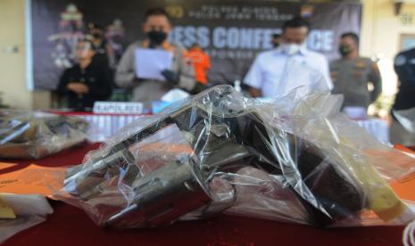 Polda Metro Jaya Bongkar Pabrik Senjata Api Ilegal, Tangkap Lima Tersangka