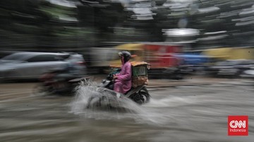 foto:-banjir-di-cawang-imbas-hujan-deras-jakarta