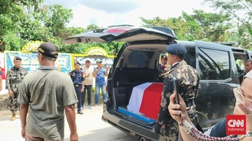 Tangis Sambut Kedatangan Jenazah Pilot ATR 42-500 di Tangerang