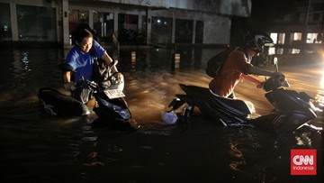banjir-masih-rendam-5-rt-di-jakarta-sabtu-malam,-ratusan-mengungsi
