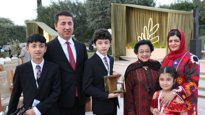Megawati Sapa, Beri Semangat Pemenang Zayed Award di Abu Dhabi
