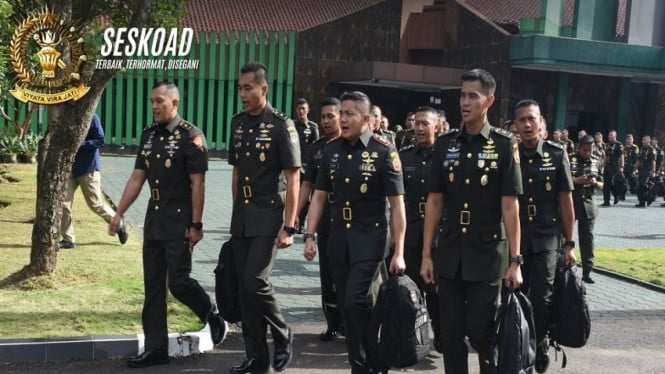 Seskab Teddy Indra Wijaya Ikuti Dikreg Seskoad, Langsung Jadi Sorotan!