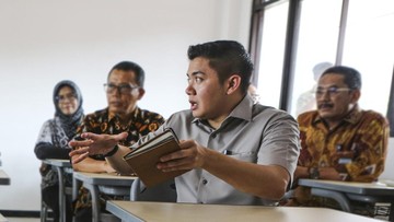 seskab-teddy-melanjutkan-studi-s3-di-itb,-program-sains-manajemen