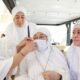 momen-prananda-bantu-tahalul-megawati-dan-puan-saat-umrah-bersama