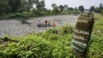 Menteri LH Dorong Fatwa MUI: Jaga Sungai, Stop Buang Sampah!