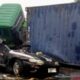 detik-detik-truk-kontainer-timpa-corolla-di-karawang-tewaskan-3-orang