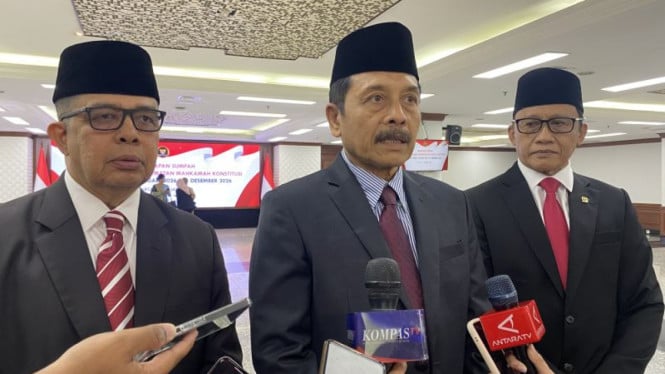 Ketua MKMK Pilih Diberhentikan daripada Harus Bocorkan Laporan Adies Kadir