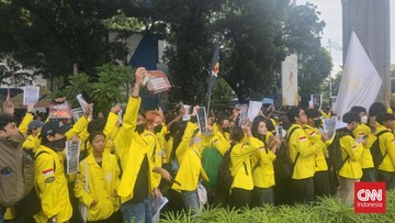 Mahasiswa Bubarkan Diri dari Mabes Polri, Ancam Aksi Lebih Masif
