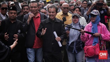 MK Mentahkan Gugatan Roy Suryo Cs atas KUHP dan UU ITE