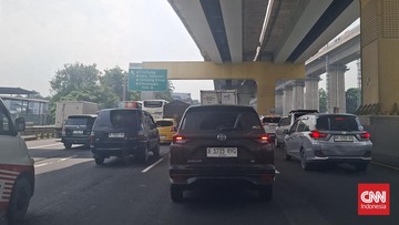 tol-japek-arah-cikampek-dan-mbz-terpantau-padat-pagi-ini