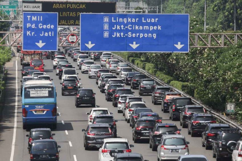 Volume Kendaraan Meningkat, Tol Jagorawi Arah Cibubur Padat Merayap