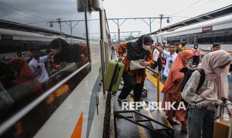 REPUBLIKA.CO.ID: Arus Balik Lebaran Padati Surabaya, Diskon Tiket KA Berakhir!