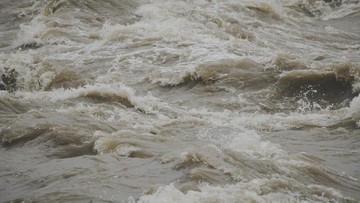 banjir-bandang-terjang-desa-di-bali:-1-orang-tewas,-3-hilang