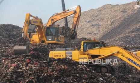 Longsoran Sampah Bantargebang Renggut Nyawa, Hujan Lebat Diduga Picunya