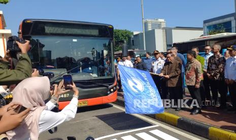 Gubernur Anung Resmikan, Transjabodetabek Blok M-Soetta Beroperasi, Tarif Naik!
