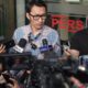 ott-bupati-cilacap,-kpk-sita-barang-bukti-uang