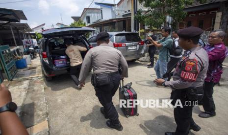 kuasa-hukum-protes-kpk-sita-dua-buku-usai-geledah-rumah-bos-pdip-jabar