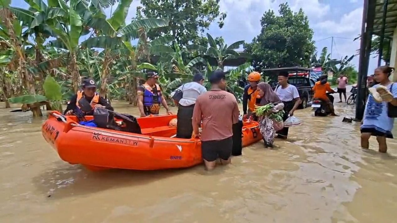 Tanggul Jebol Picu Banjir Demak, Ratusan Warga Mengungsi!