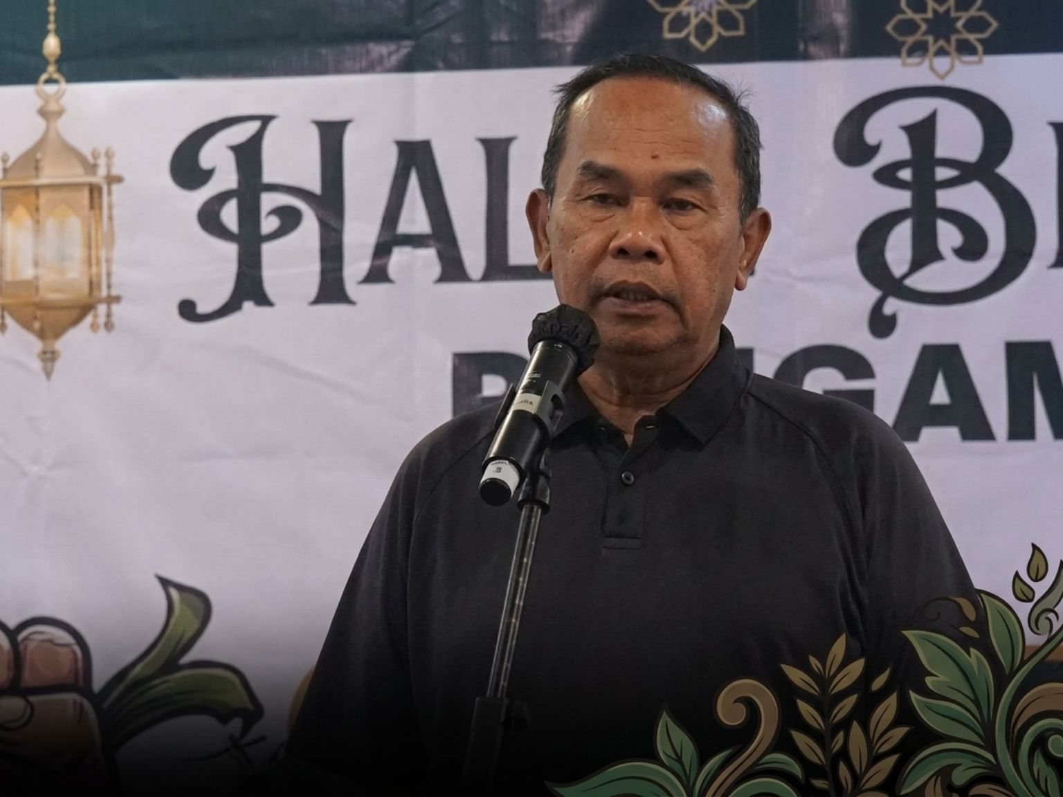*   **Video Saiful Mujani Gegerkan Medsos, Serukan Jatuhkan Prabowo?**