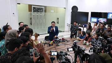 Seskab Teddy Soroti Fenomena Inflasi Pengamat yang Sebarkan Data Keliru
