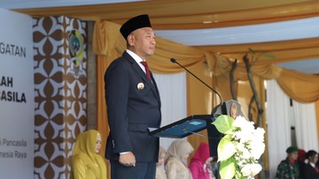 bukti-pemerasan-bupati-tulungagung:-4-sepatu-lv-dan-uang-rp335,5-juta