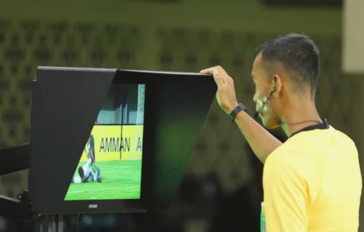 Umuh Muchtar Pertanyakan Efektivitas VAR Usai Persib Takluk dari Dewa
