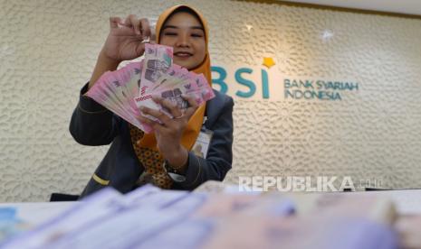 Rupiah Melemah, Berpeluang Tembus Rp 17.500 per Dolar AS