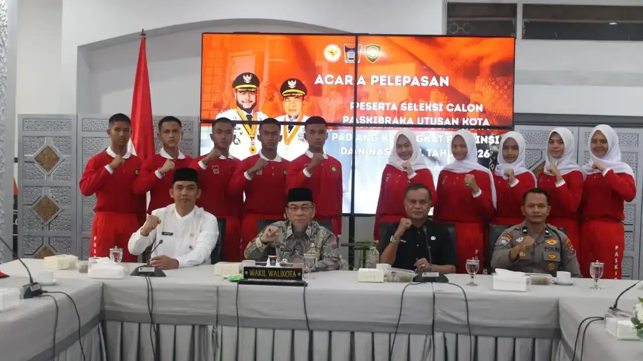 Padang Berangkatkan 10 Pelajar Bersaing ke Paskibraka Nasional 2026