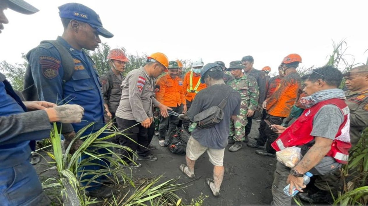 Tim SAR Temukan Dua WNA Singapura Tewas Tertimpa Batu di Dukono