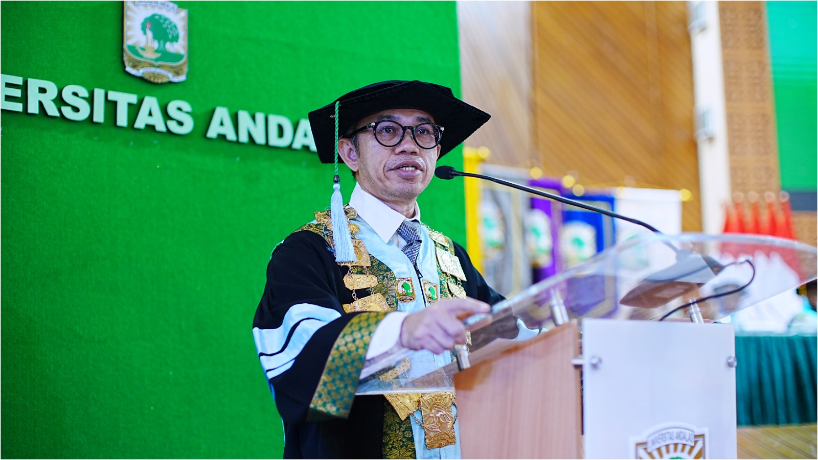 Unand Wisuda 1.321 Lulusan, Rektor Tekankan Karakter dan Reputasi