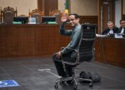 Nadiem Akui Bayar Gaji Tambahan Staf dari Kantong Pribadi