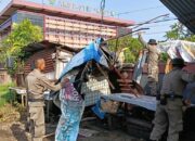Satpol PP Padang Bongkar Pos Ronda Jadi Lapak PKL