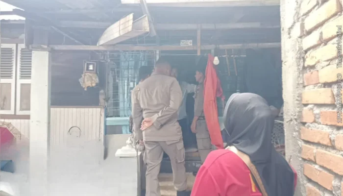 Satpol PP Padang Tangani Pria Mengamuk dan Serang Petugas