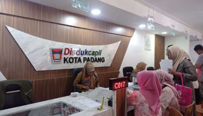 Disdukcapil Padang Percepat Aktivasi Identitas Kependudukan Digital demi Layanan Publik Efisien