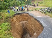 Longsor Amblas Isolasi 2.000 Warga di Limapuluh Kota