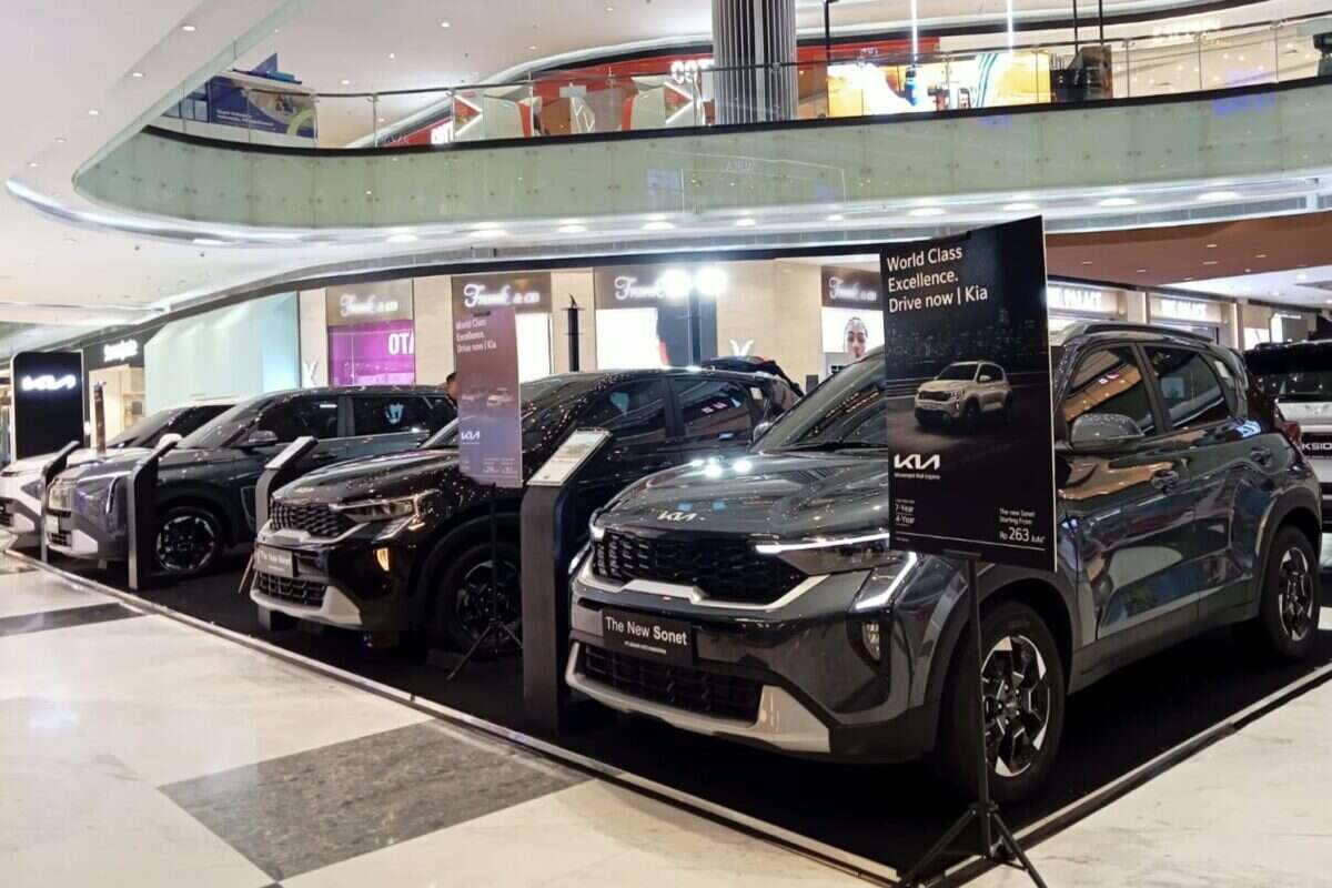 Kia Gencar Dekatkan EV9 dan Carnival ke Konsumen Mall