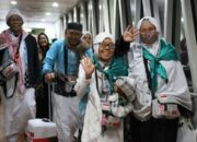 390 Jemaah Haji Kloter Pertama Debarkasi Padang Tiba di Tanah Air