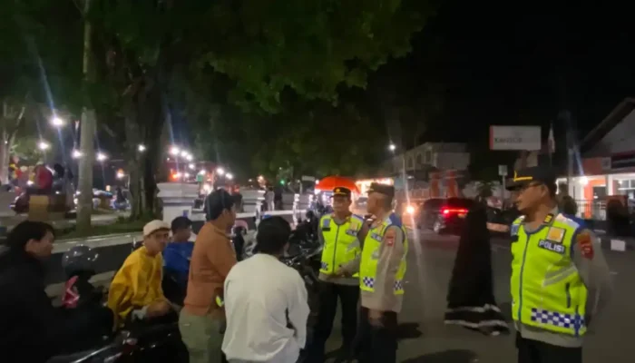 Polres Tanah Datar Patroli Malam di Batusangkar Cegah Tawuran dan Balap Liar